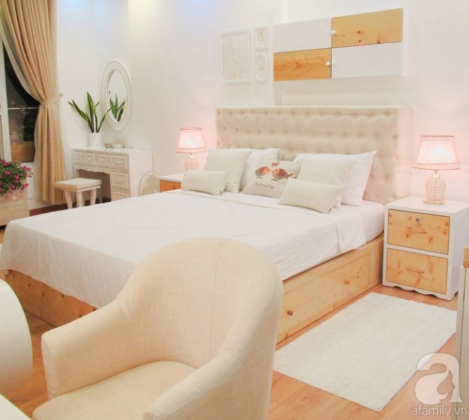 Phòng ngủ rộng rãi, bày trí theo phong cách quý phái với nội thất sang trọng.