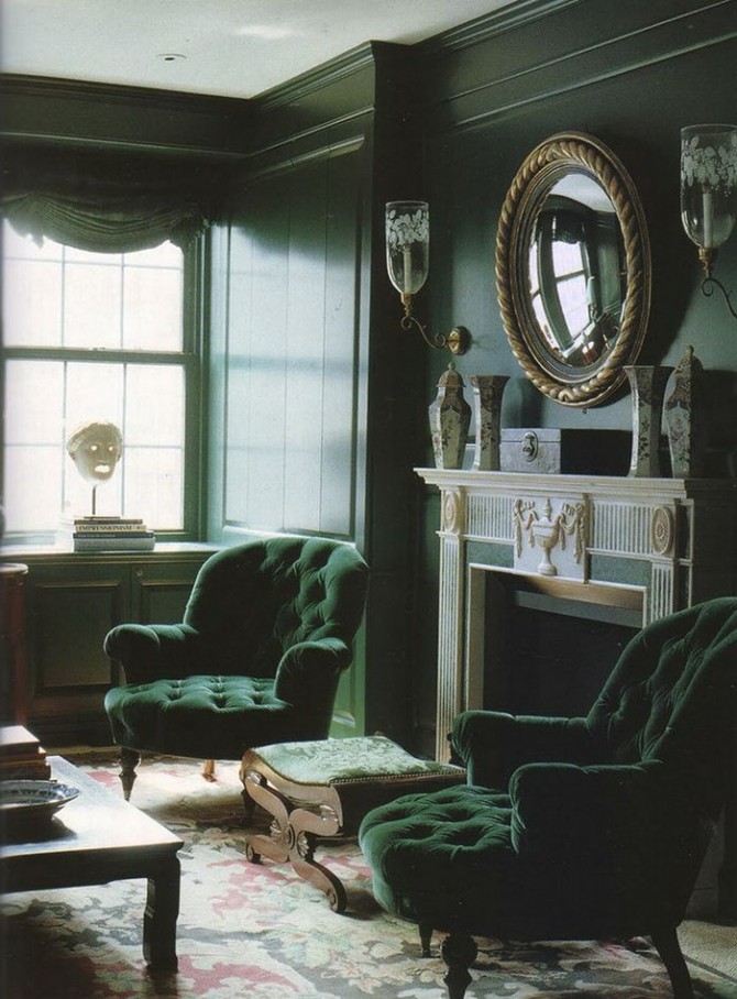Phòng khách với gam màu xanh rêu đem lại vẻ hoài cổ.