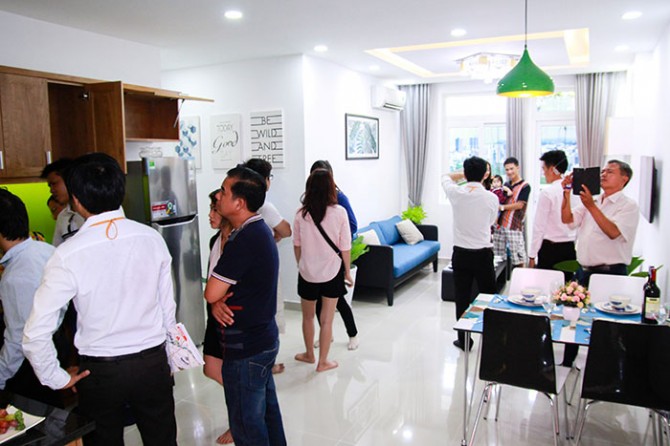 Khách hàng tham quan căn hộ mẫu dự án DepotMetro Tower-S Tham Lương