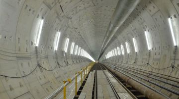 Cận cảnh đường hầm metro dưới lòng đất